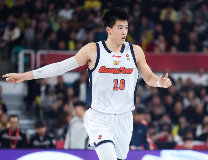 赛事直播-虚惊一场！广东国手焦泊乔崴脚被搀扶退赛 无大碍出席发布会