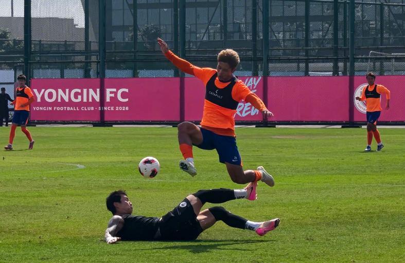 体育资讯-泰山1-5惨败K2新军，两将配进一队！二雷浪回来了 新外援来自欧洲