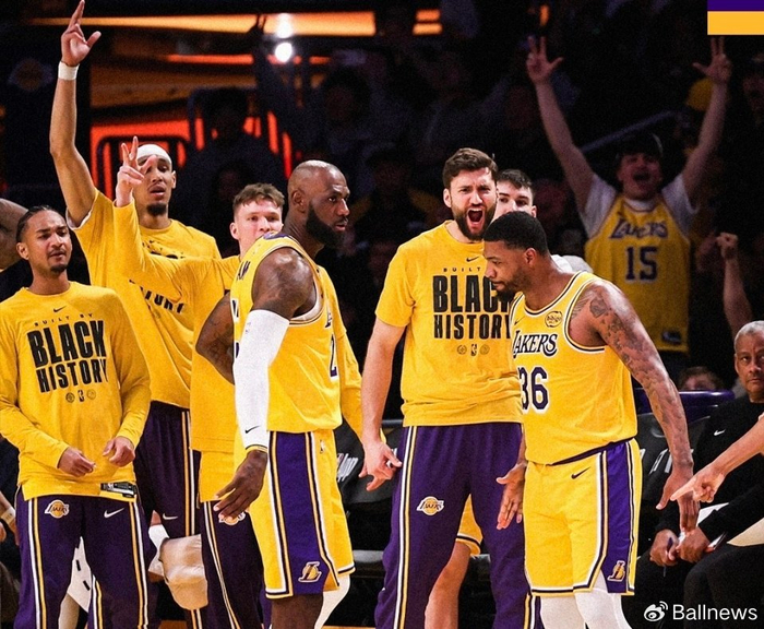 B体育平台-詹姆斯：弗拉格等四人代表着NBA未来，将永远支持和尊重他们|篮球|夏洛特黄蜂队|库珀|VJ-埃奇库姆|洛杉矶湖人队_新浪体育_新浪新闻